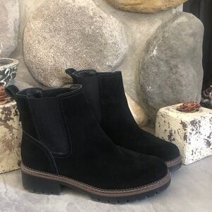 CrownVintageKARINA Black SUEDE Leather ANKLE pull on BOOTS 2” Heel 7.5M EUC